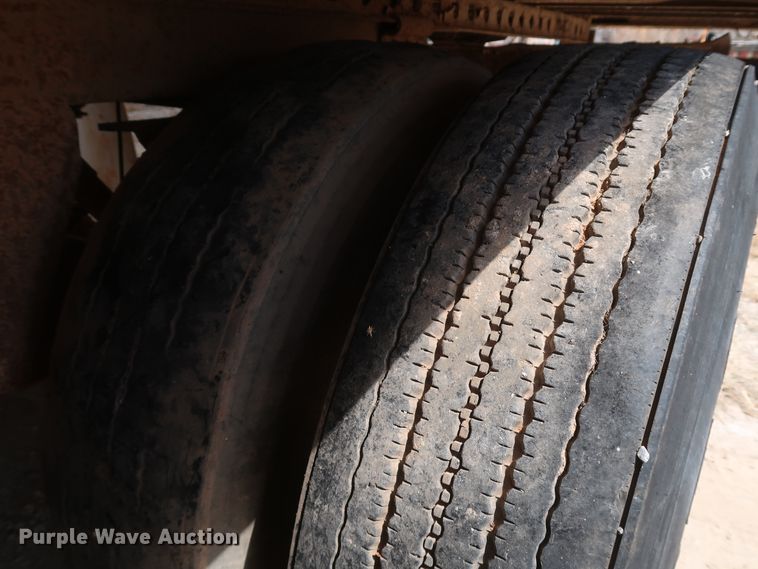 image for item IY9158 1998 Fruehauf  dry van trailer