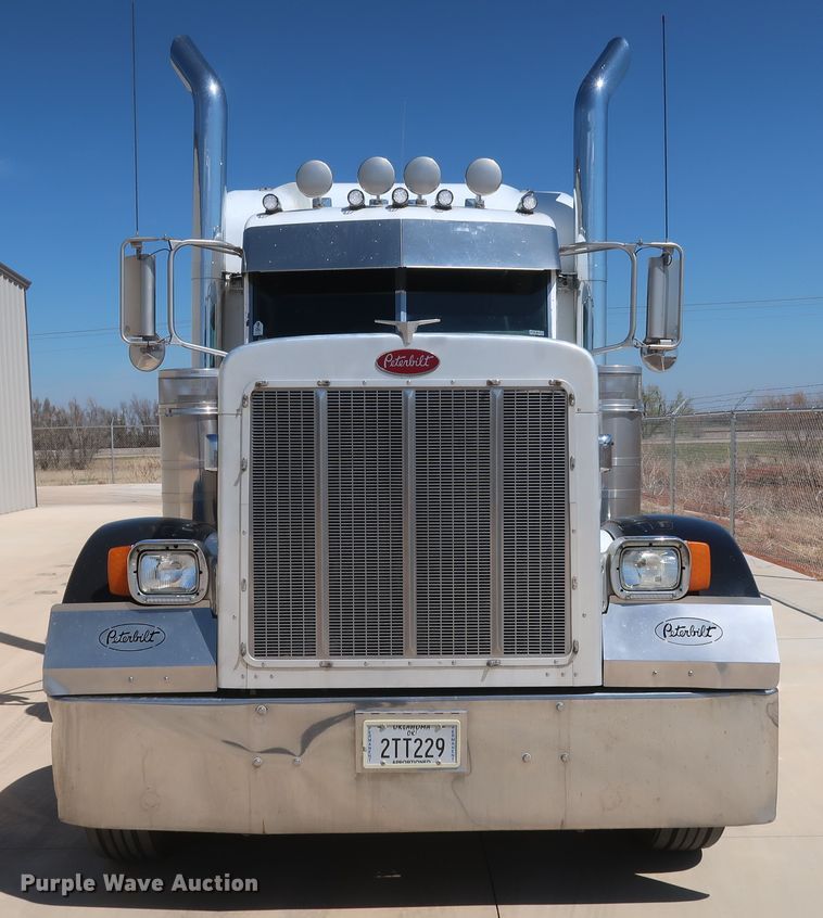 image for item IY9160 2006 Peterbilt 379  semi truck