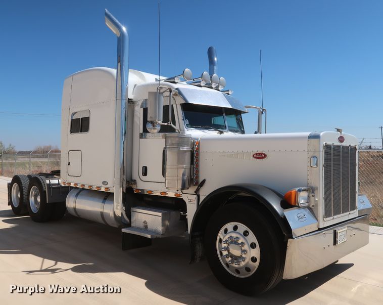 image for item IY9160 2006 Peterbilt 379  semi truck