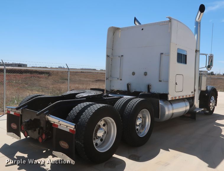 image for item IY9160 2006 Peterbilt 379  semi truck