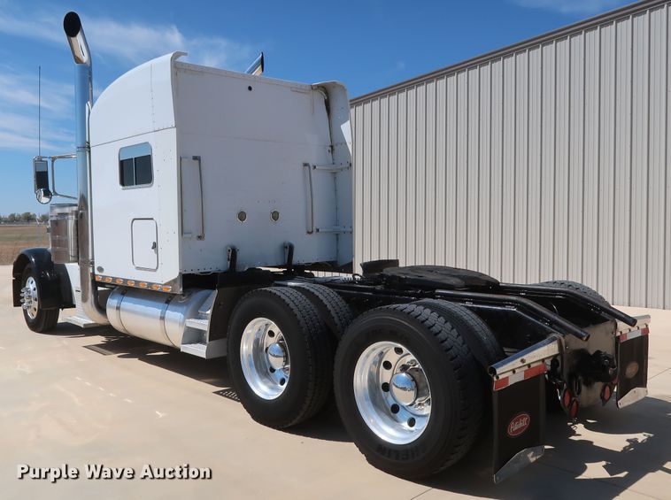 image for item IY9160 2006 Peterbilt 379  semi truck