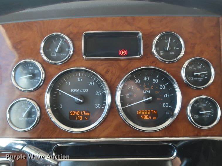 image for item IY9160 2006 Peterbilt 379  semi truck