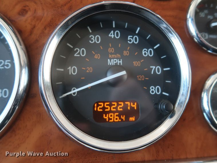 image for item IY9160 2006 Peterbilt 379  semi truck