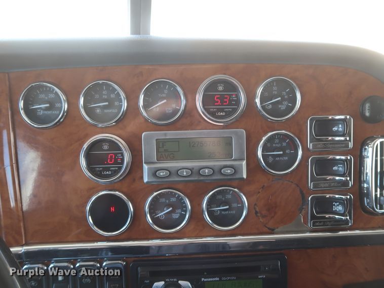 image for item IY9160 2006 Peterbilt 379  semi truck