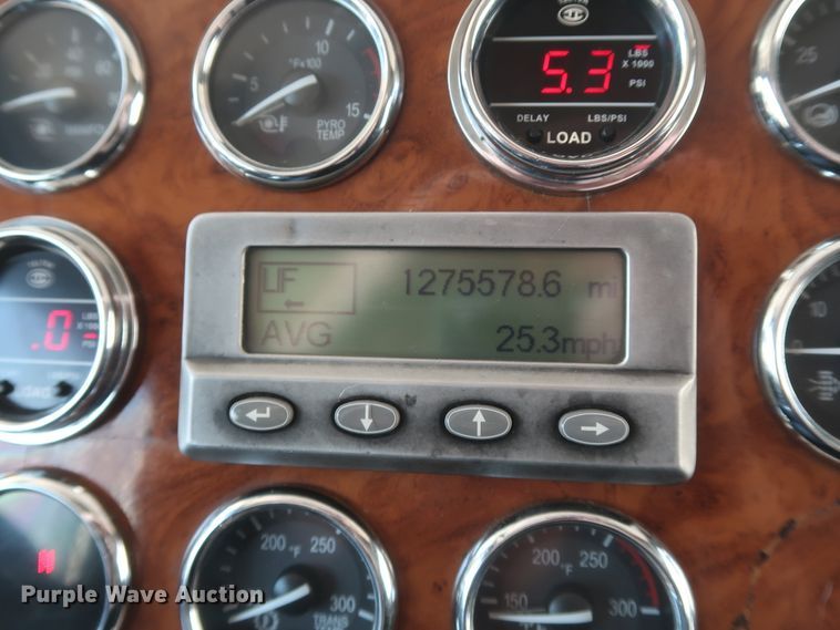 image for item IY9160 2006 Peterbilt 379  semi truck