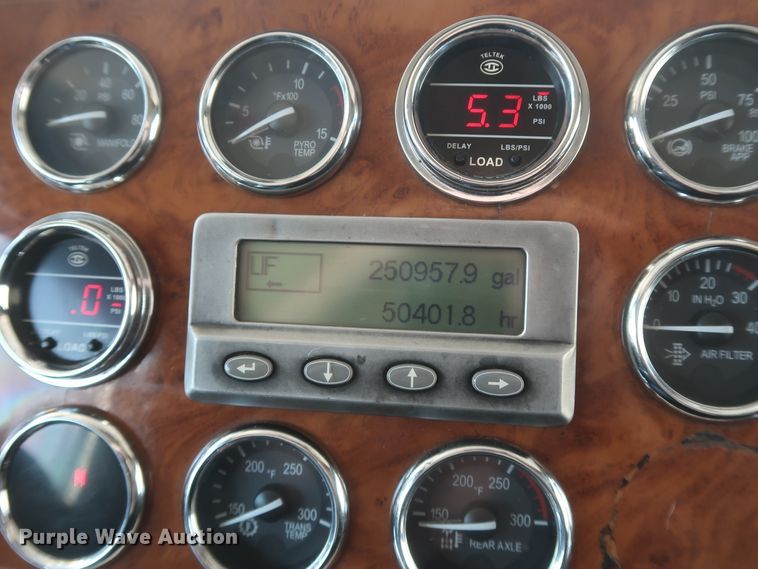 image for item IY9160 2006 Peterbilt 379  semi truck