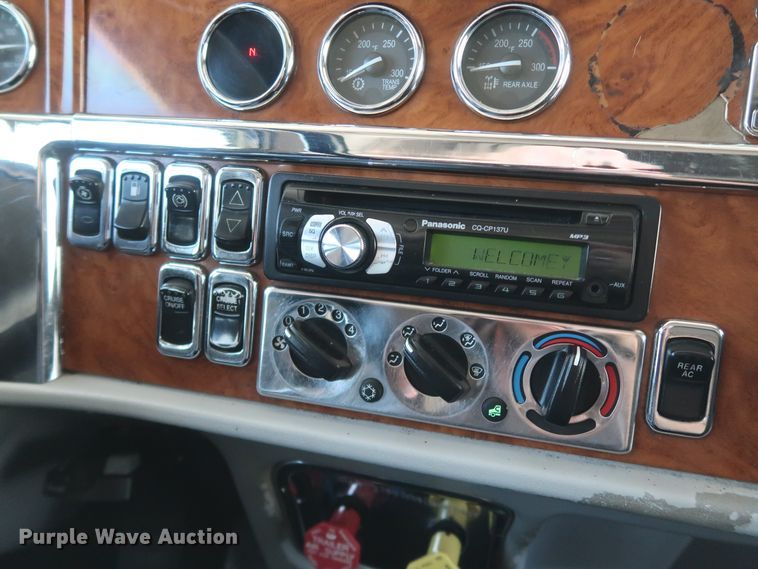 image for item IY9160 2006 Peterbilt 379  semi truck