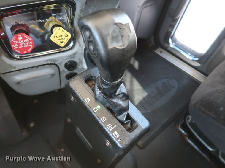 image for item IY9160 2006 Peterbilt 379  semi truck