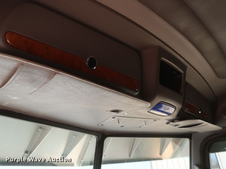 image for item IY9160 2006 Peterbilt 379  semi truck