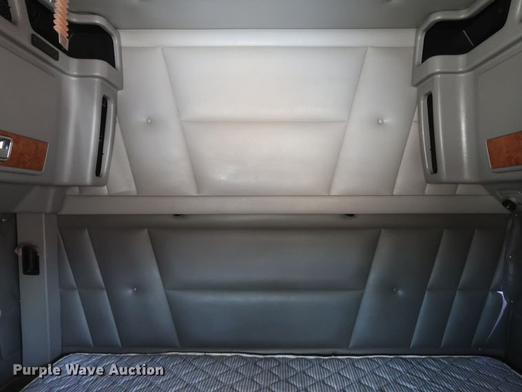 image for item IY9160 2006 Peterbilt 379  semi truck