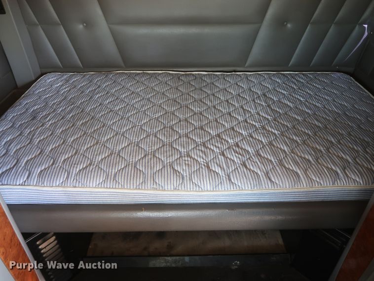 image for item IY9160 2006 Peterbilt 379  semi truck