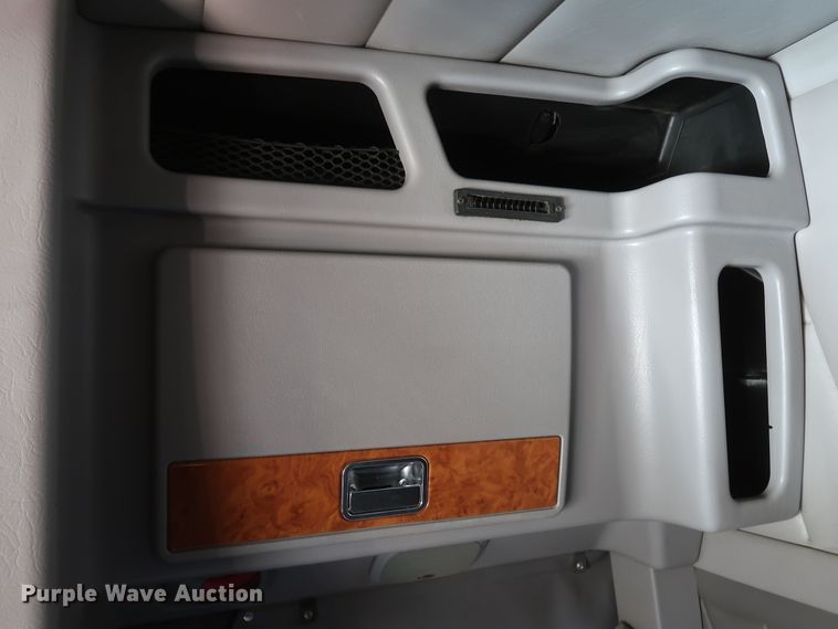 image for item IY9160 2006 Peterbilt 379  semi truck