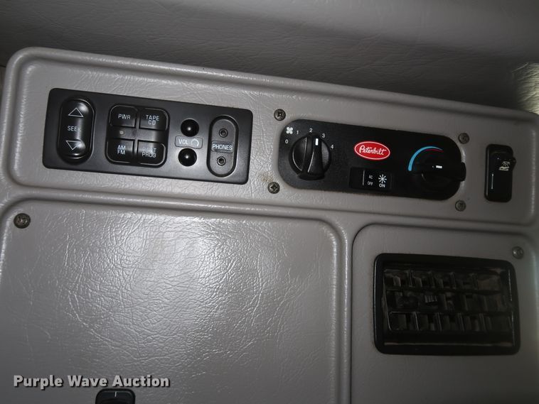 image for item IY9160 2006 Peterbilt 379  semi truck