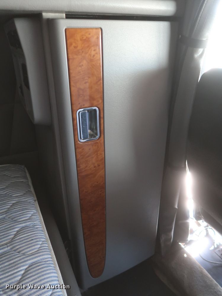 image for item IY9160 2006 Peterbilt 379  semi truck