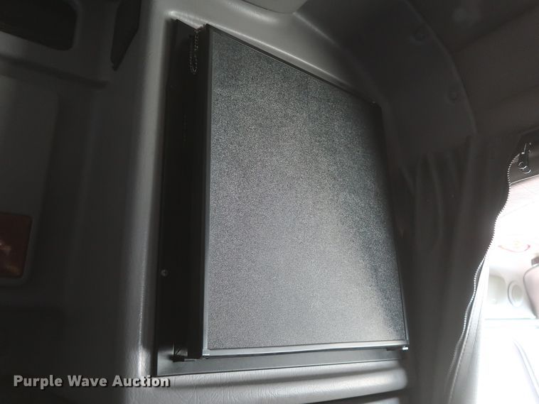 image for item IY9160 2006 Peterbilt 379  semi truck