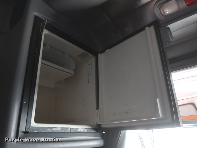 image for item IY9160 2006 Peterbilt 379  semi truck