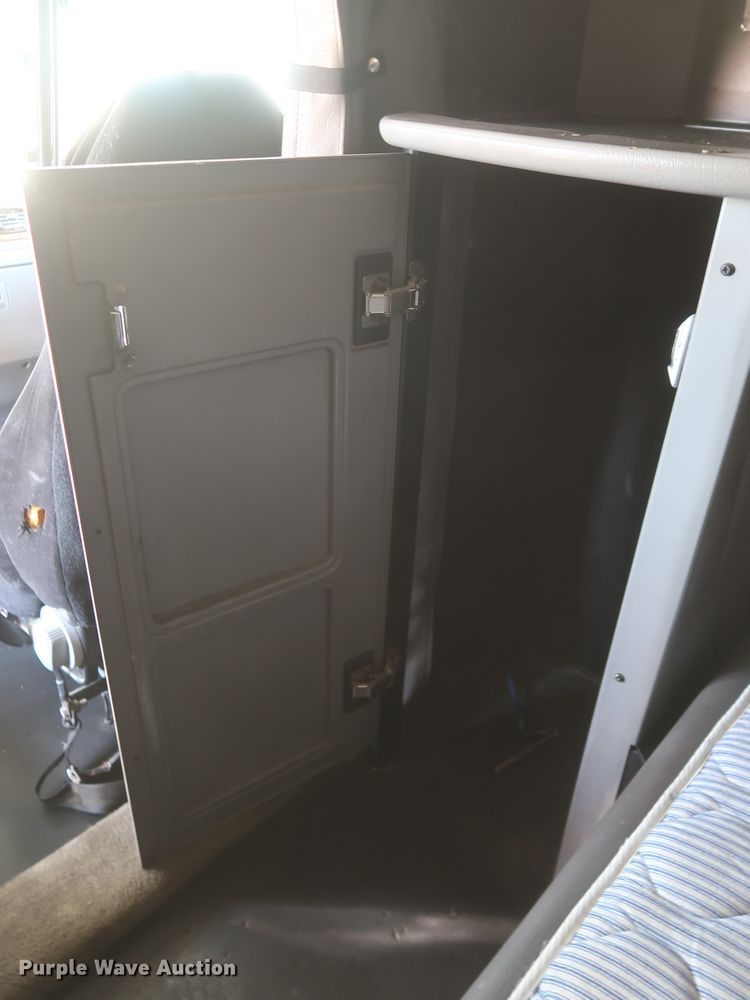 image for item IY9160 2006 Peterbilt 379  semi truck