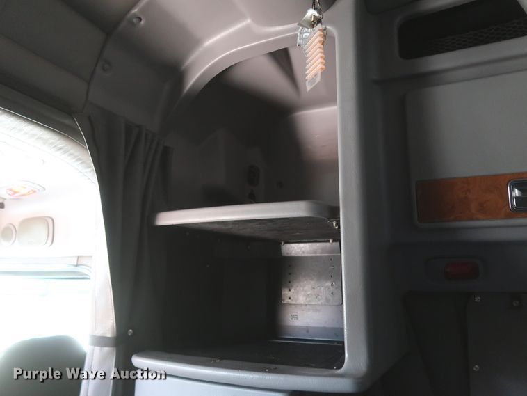 image for item IY9160 2006 Peterbilt 379  semi truck