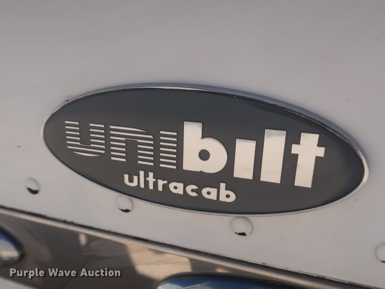 image for item IY9160 2006 Peterbilt 379  semi truck