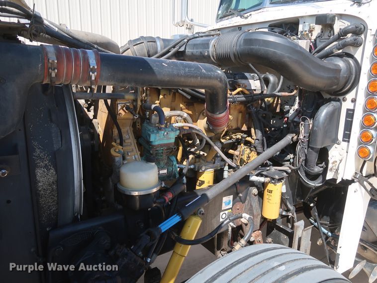 image for item IY9160 2006 Peterbilt 379  semi truck