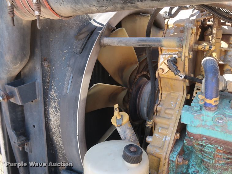 image for item IY9160 2006 Peterbilt 379  semi truck