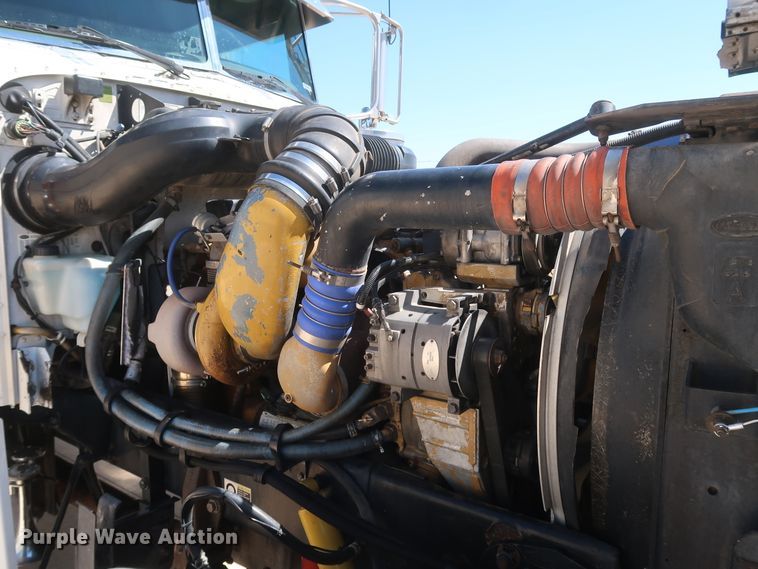 image for item IY9160 2006 Peterbilt 379  semi truck