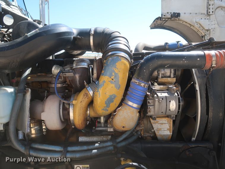 image for item IY9160 2006 Peterbilt 379  semi truck