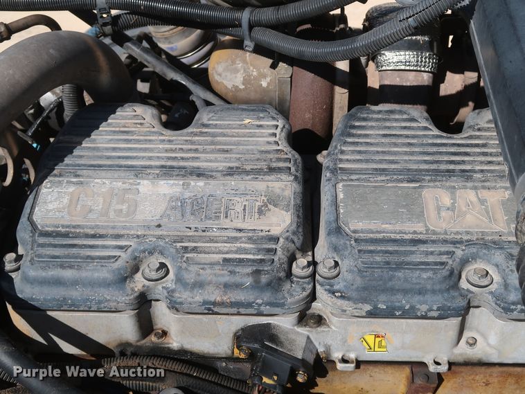 image for item IY9160 2006 Peterbilt 379  semi truck