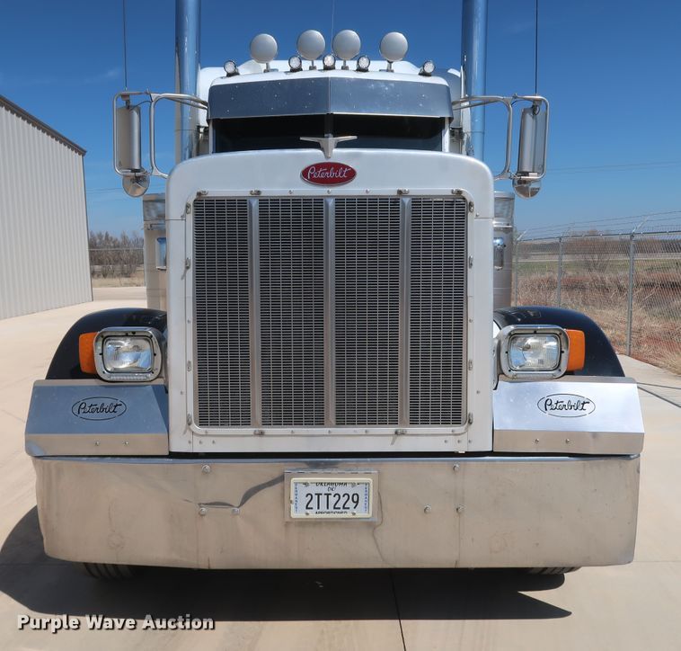 image for item IY9160 2006 Peterbilt 379  semi truck