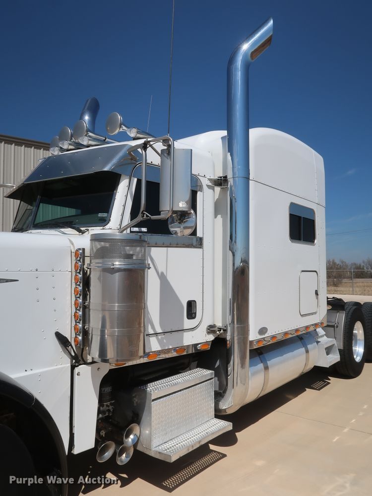 image for item IY9160 2006 Peterbilt 379  semi truck