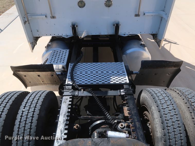 image for item IY9160 2006 Peterbilt 379  semi truck