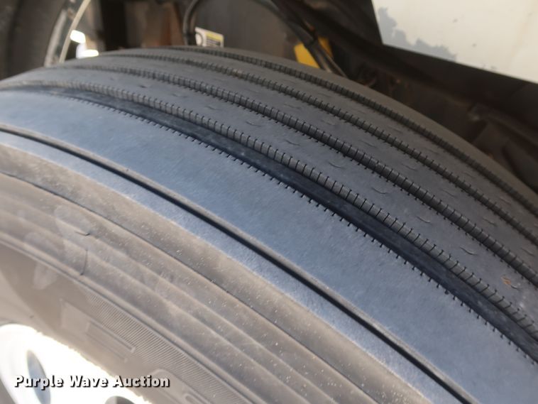 image for item IY9160 2006 Peterbilt 379  semi truck