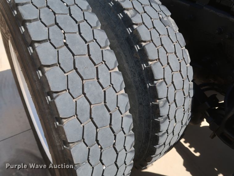 image for item IY9160 2006 Peterbilt 379  semi truck