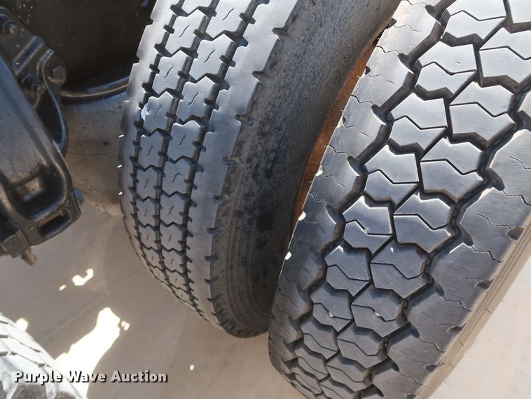 image for item IY9160 2006 Peterbilt 379  semi truck