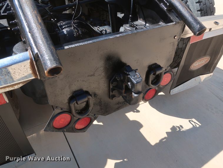 image for item IY9160 2006 Peterbilt 379  semi truck