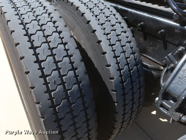 image for item IY9160 2006 Peterbilt 379  semi truck