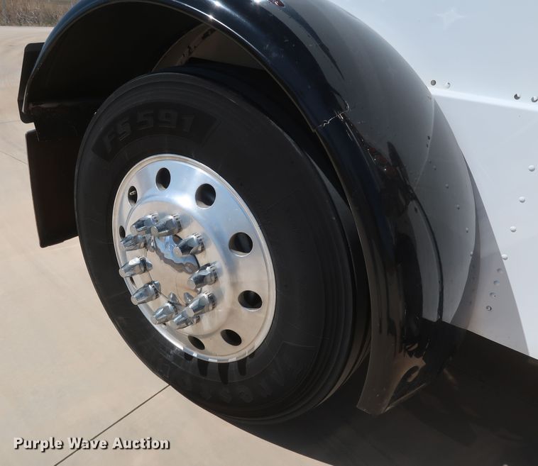 image for item IY9160 2006 Peterbilt 379  semi truck