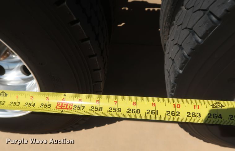 image for item IY9160 2006 Peterbilt 379  semi truck