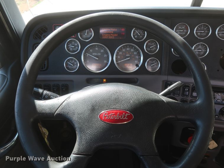 image for item IY9161 2013 Peterbilt 388  semi truck