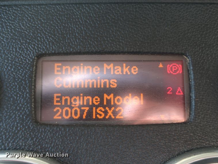 image for item IY9161 2013 Peterbilt 388  semi truck