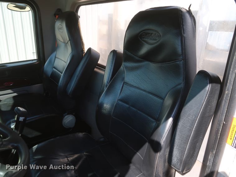 image for item IY9161 2013 Peterbilt 388  semi truck