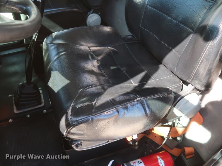 image for item IY9161 2013 Peterbilt 388  semi truck