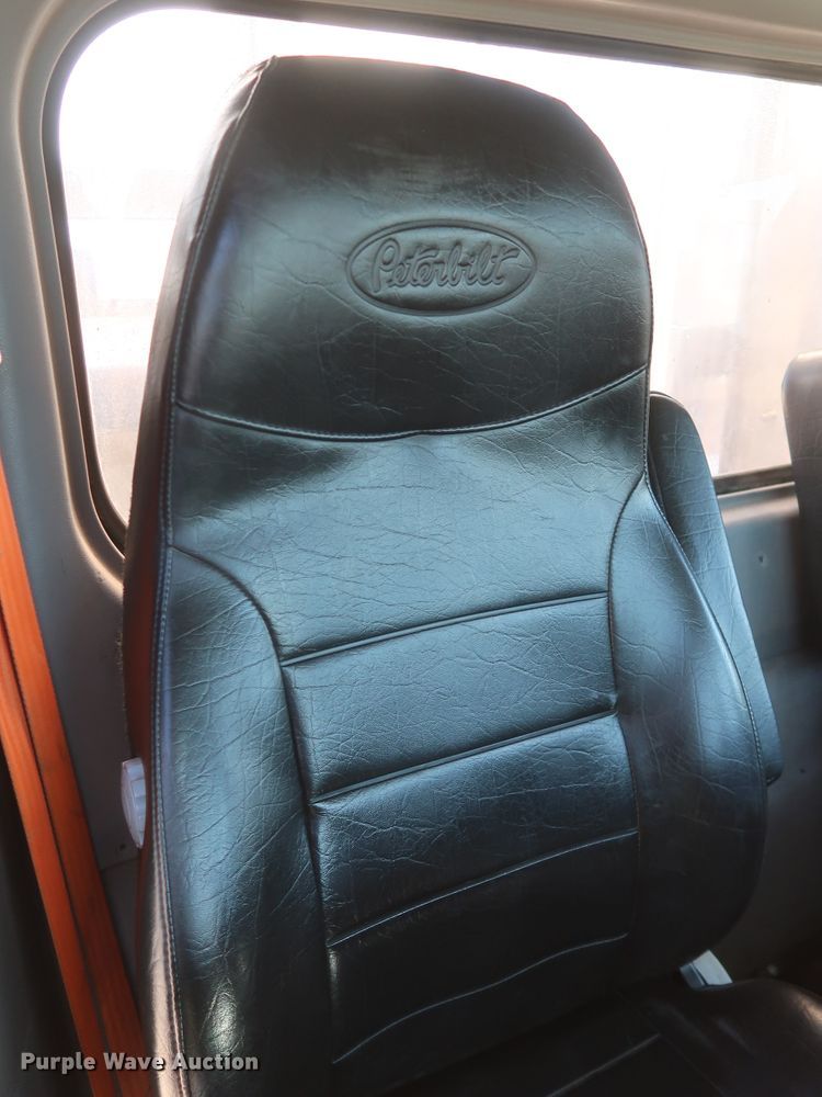 image for item IY9161 2013 Peterbilt 388  semi truck