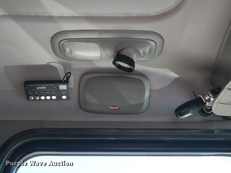 image for item IY9161 2013 Peterbilt 388  semi truck