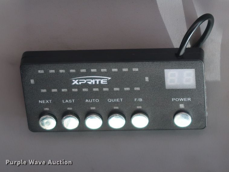 image for item IY9161 2013 Peterbilt 388  semi truck