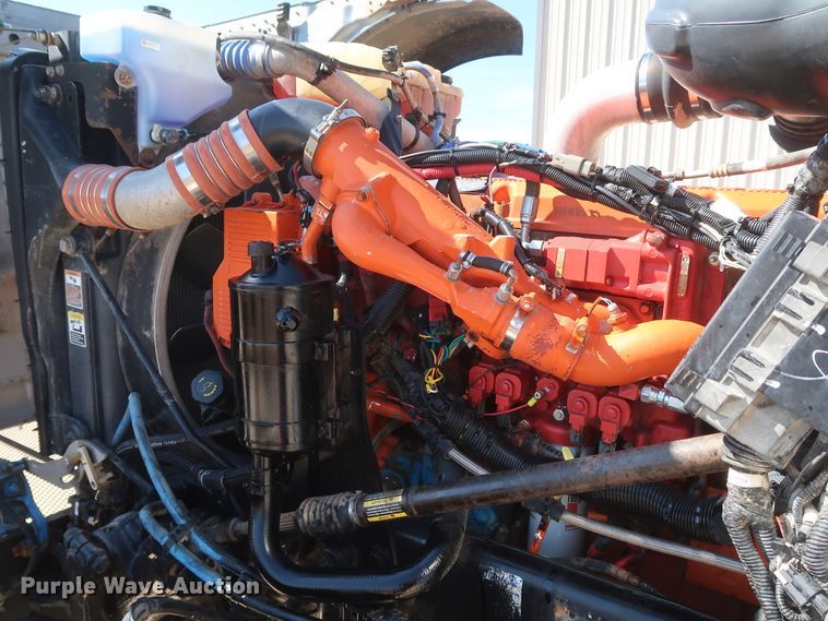 image for item IY9161 2013 Peterbilt 388  semi truck