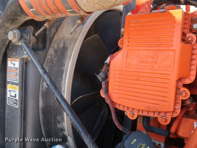 image for item IY9161 2013 Peterbilt 388  semi truck