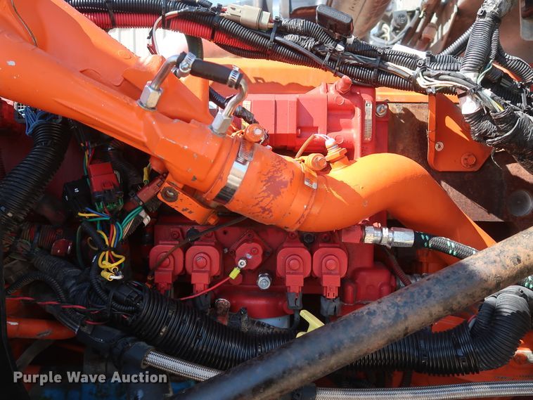 image for item IY9161 2013 Peterbilt 388  semi truck