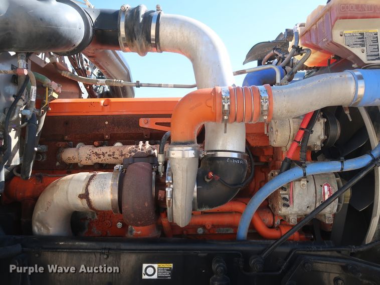 image for item IY9161 2013 Peterbilt 388  semi truck