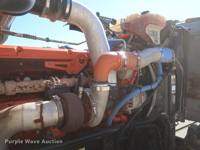 image for item IY9161 2013 Peterbilt 388  semi truck